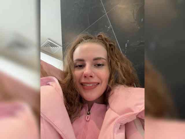 -VikkiL0vesCheese- live show