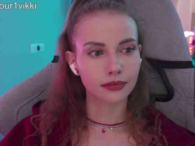 -VikkiL0vesChees... Live Webcam on BongaCams