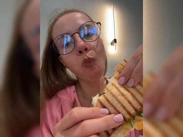 VikkiExtraCheese webcam