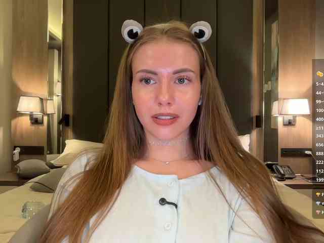 VikkiExtraCheese webcam