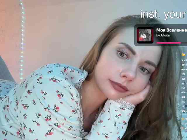 VikkiExtraCheese webcam