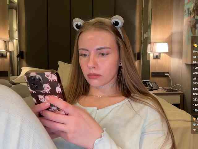 VikkiExtraCheese webcam