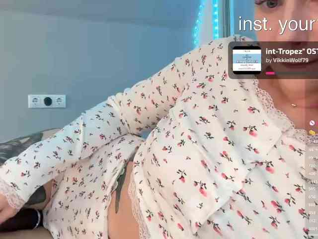 VikkiExtraCheese webcam