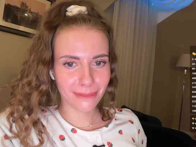 VikkiExtraCheese webcam