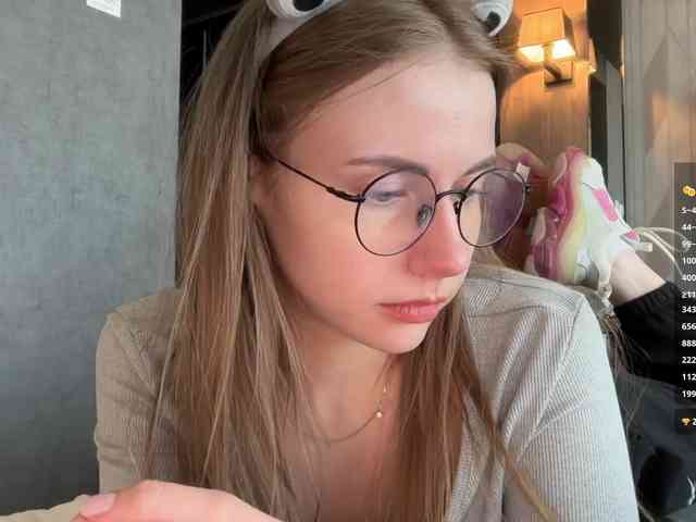 VikkiExtraCheese webcam