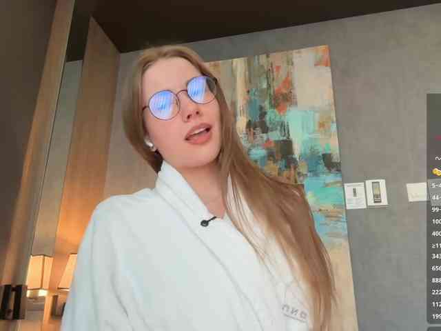 VikkiExtraCheese webcam