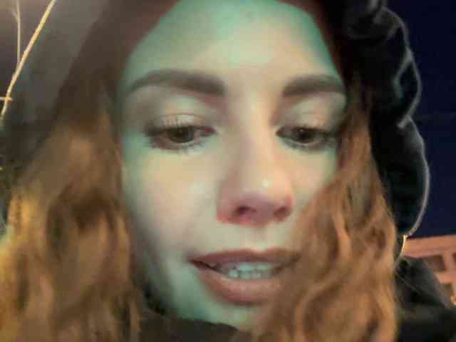 VikkiExtraCheese webcam