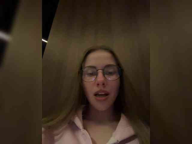 Модель: VikkiExtraCheese