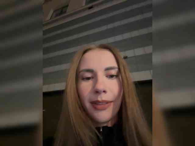 Model: VikkiExtraCheese