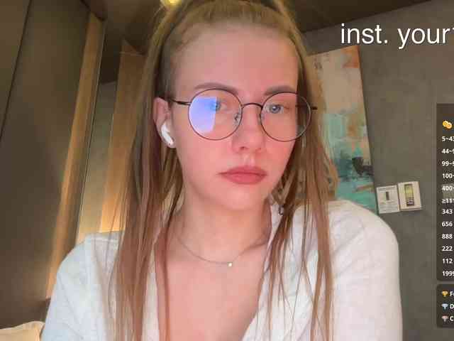 Модель: VikkiExtraCheese