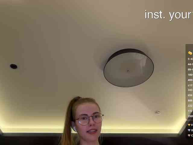 Модель: VikkiExtraCheese