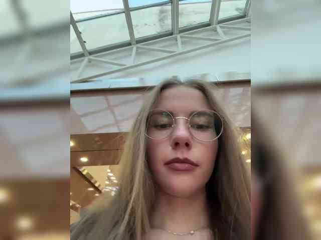 -VikkiL0vesChees... Live Webcam on BongaCams