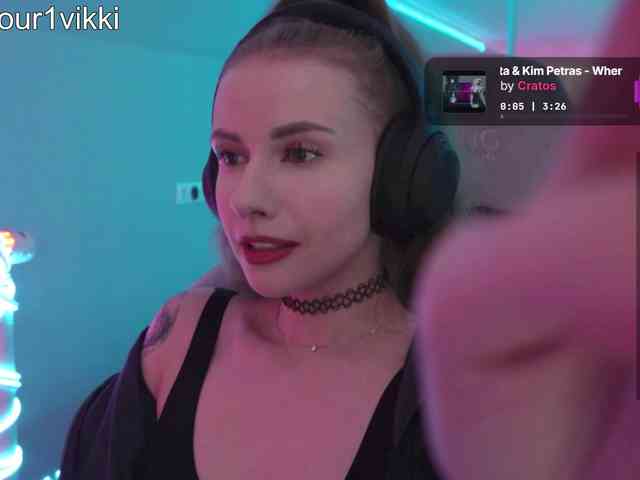 Модель: VikkiExtraCheese