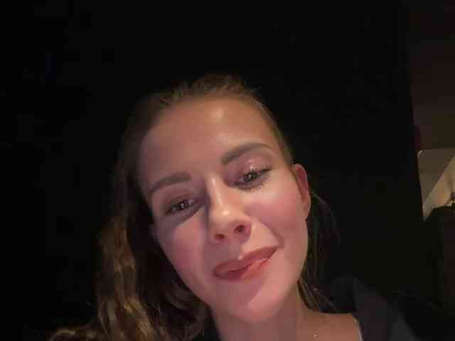 -VikkiL0vesCheese- live show