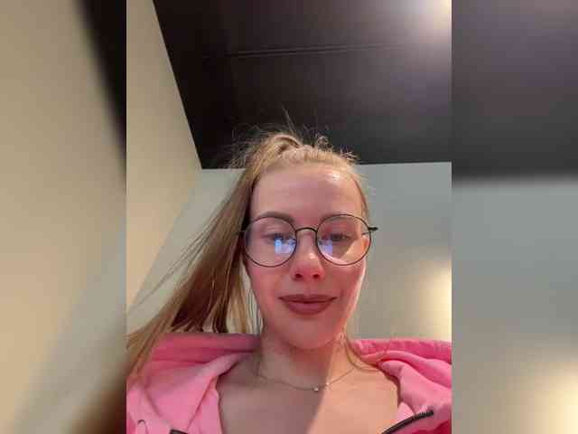 VikkiExtraCheese webcam