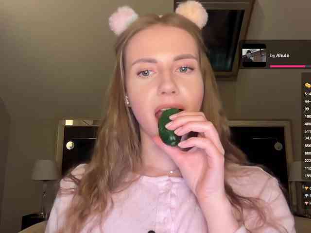 VikkiExtraCheese webcam