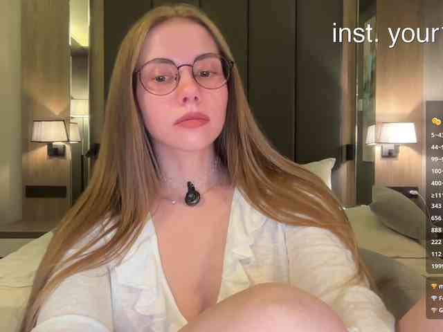 Model: VikkiExtraCheese