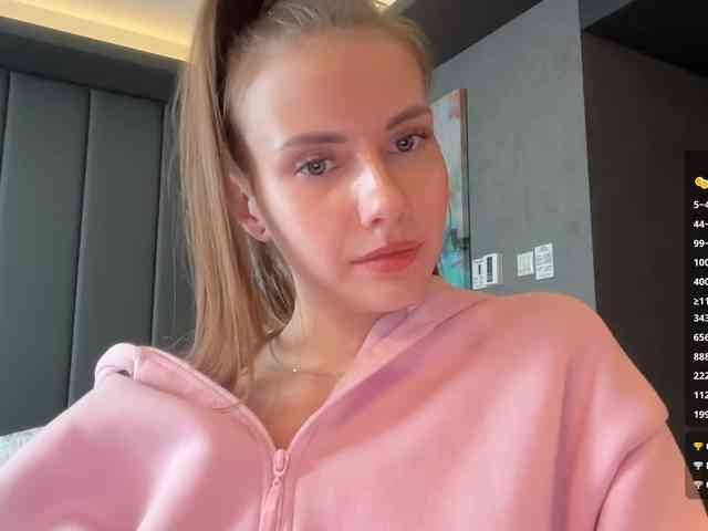 -VikkiL0vesCheese- live show