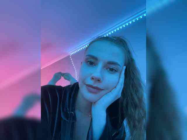 Модель: VikkiExtraCheese
