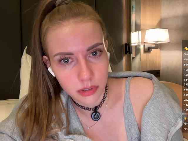 VikkiExtraCheese webcam