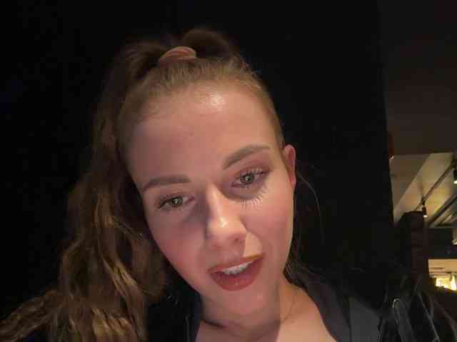 VikkiExtraCheese webcam