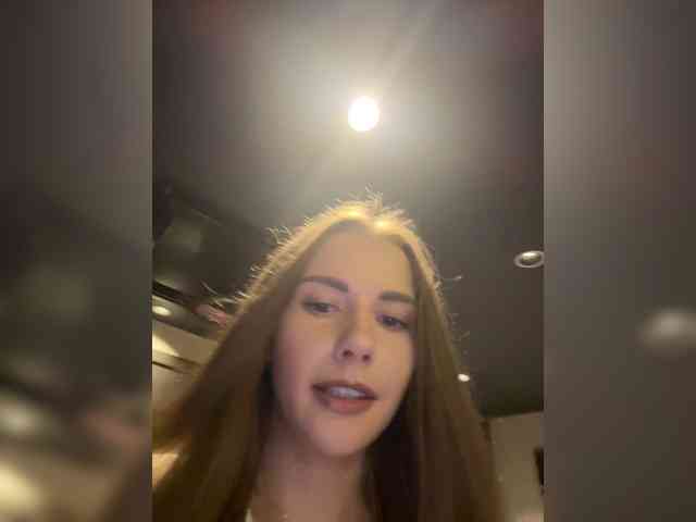 Модель: VikkiExtraCheese