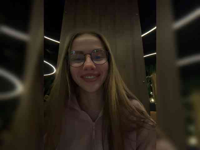 Модель: VikkiExtraCheese