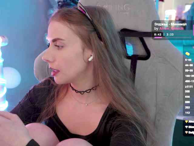 -VikkiL0vesChees... Live Webcam on BongaCams