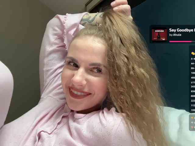 VikkiExtraCheese webcam