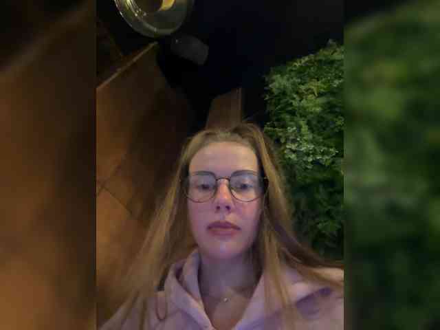 VikkiExtraCheese webcam