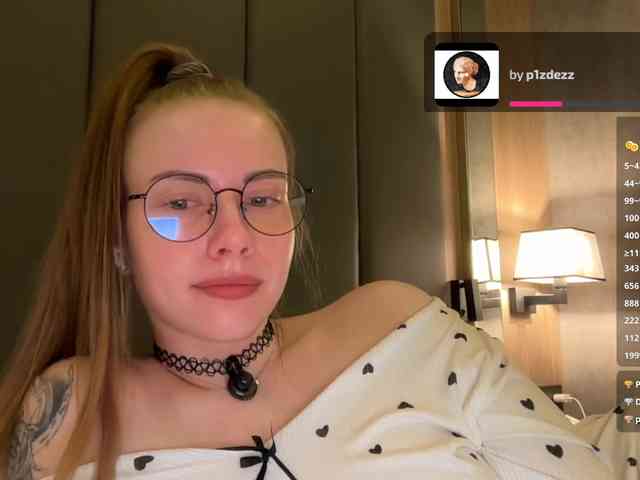 VikkiExtraCheese webcam