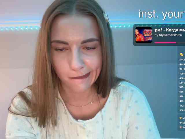 vikkiextracheese's live room