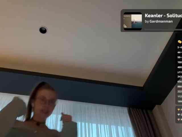 VikkiExtraCheese webcam