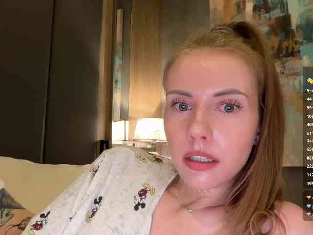 VikkiExtraCheese webcam