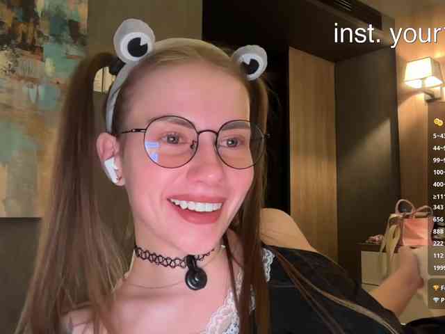 VikkiExtraCheese webcam