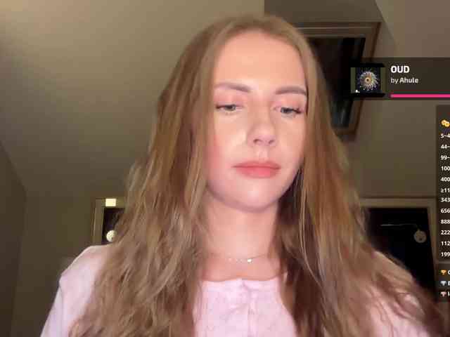 VikkiExtraCheese webcam