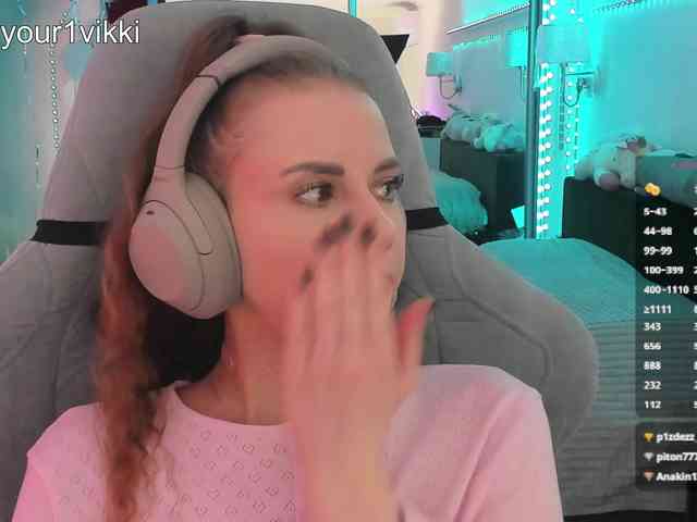Модель: VikkiExtraCheese