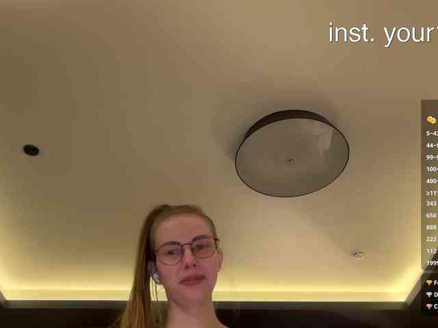 Model: VikkiExtraCheese