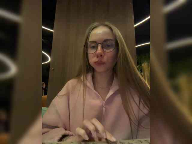 Модель: VikkiExtraCheese