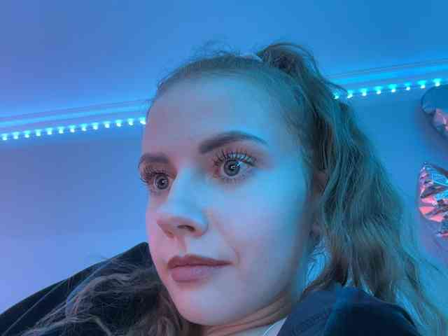 VikkiExtraCheese webcam
