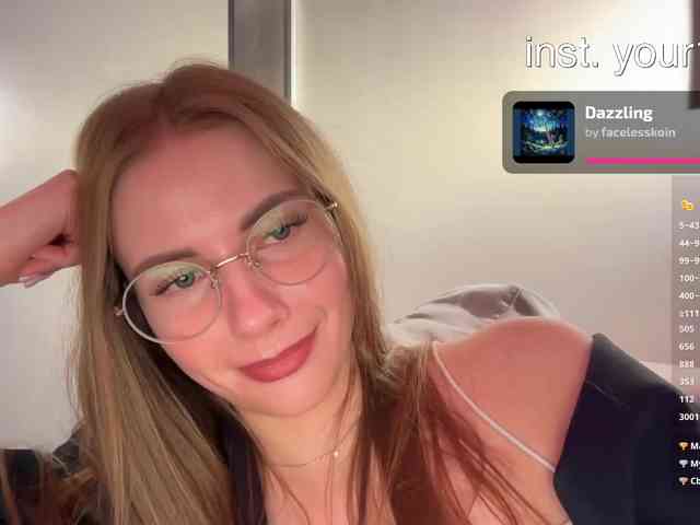 VikkiExtraCheese webcam