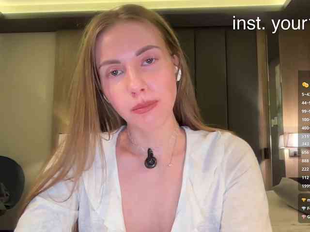 Model: VikkiExtraCheese