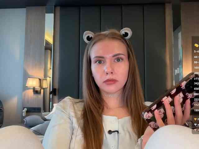 VikkiExtraCheese webcam