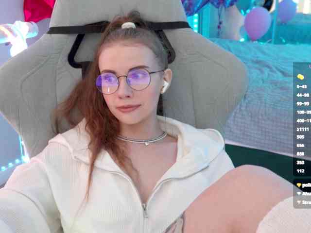 VikkiExtraCheese webcam