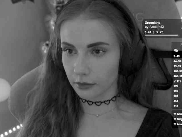 VikkiExtraCheese webcam