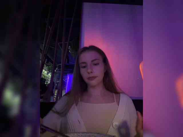 Модель: VikkiExtraCheese