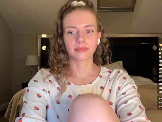 VikkiExtraCheese webcam