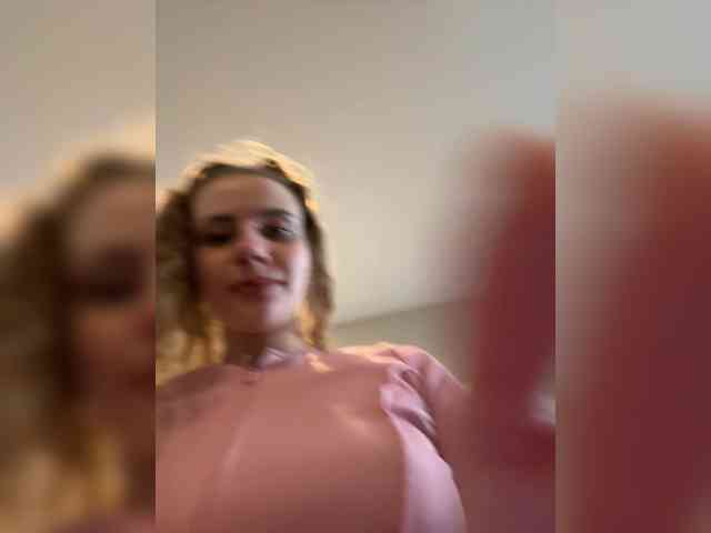 VikkiExtraCheese webcam