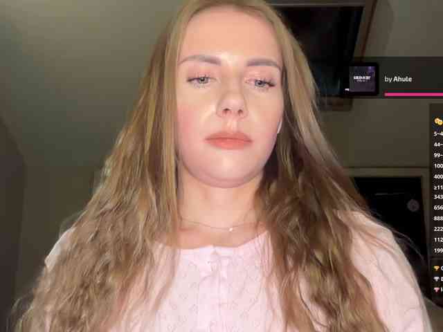 VikkiExtraCheese webcam