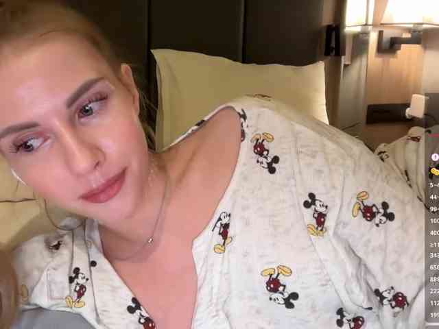 VikkiExtraCheese webcam